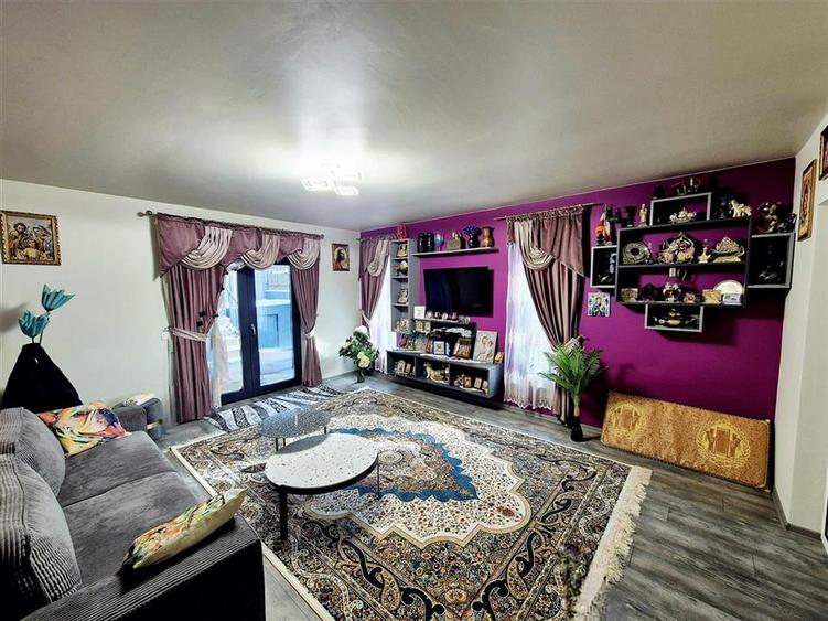 Vanzare URGENTA – Casa + pret negociabil - 2