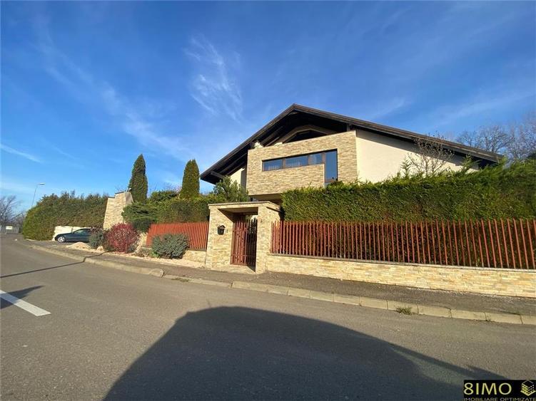 Vila spectaculoasa de vanzare pe strada Roma - 2