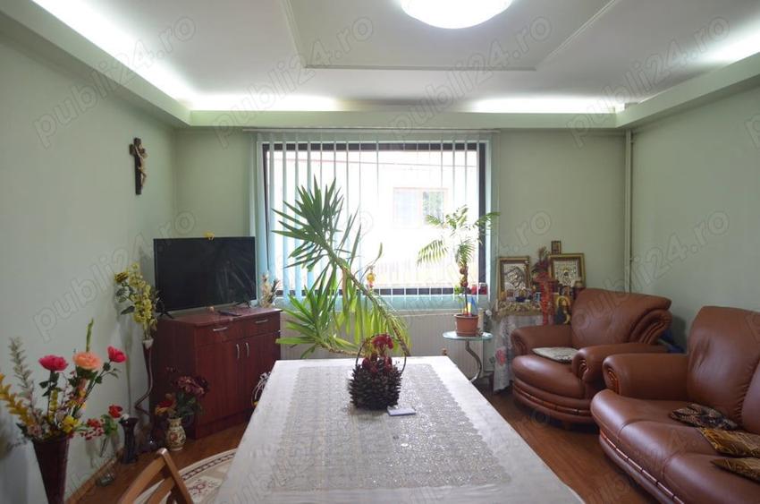 Vila de vacanta cu 7 camere situata in Busteni,semicentral. - 2