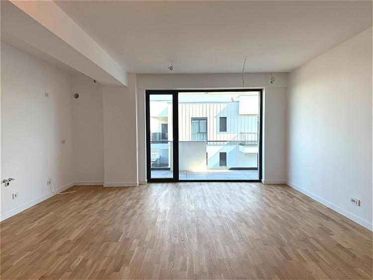 Apartament cu 3 camere semidecomandat în Pipera