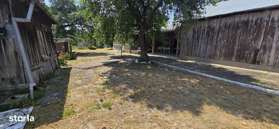 Casa cu 5 camere, curte ?i pivni?a, 35000 EUR - 1