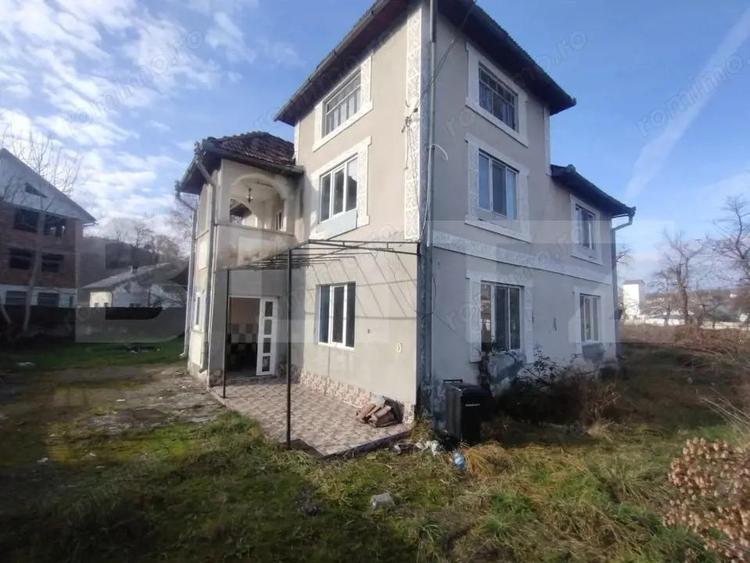 Casa cu 6 camere pe 2 nivele cu 150 mp utili si 1000 mp de teren,oras Nasaud - 1