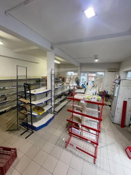 Spatiu comercial, 128 mp utili, 2 parcari,  zona Porii