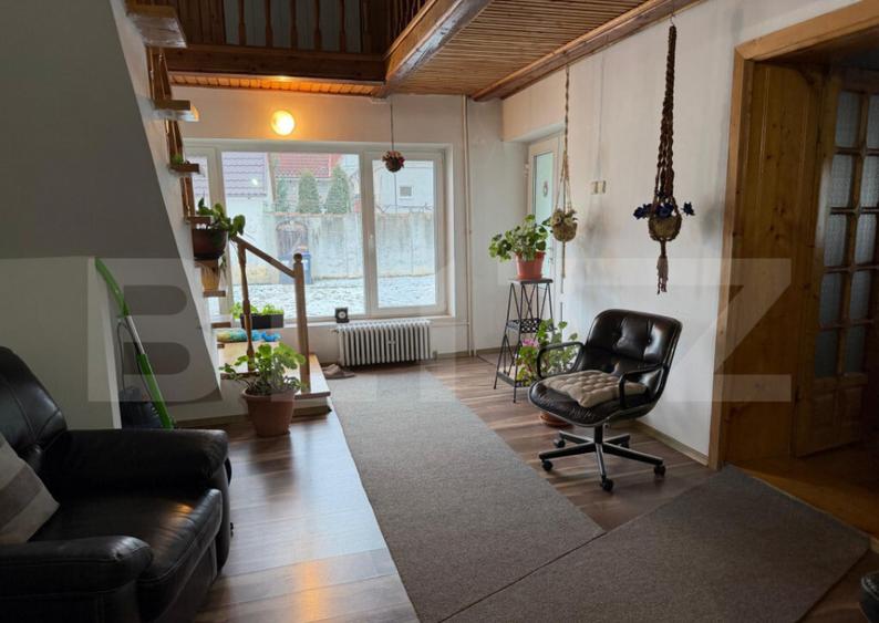 Casa de vanzare cu teren generos la doar 15 minute de - 34