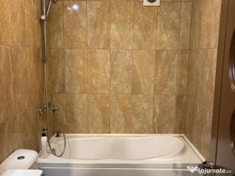 P-Ta Revolutiei, 2 camere, decom., etaj 1 - 4