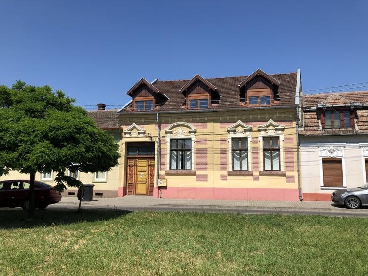 Complex-Lunei,la 5 min.de Prefectu;,10 camere,cas multifuncțional - 1