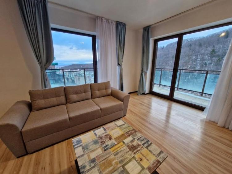 Particular ,inchiriez apartament 2 camere in Tampa Gardens 530 euro/luna - 1