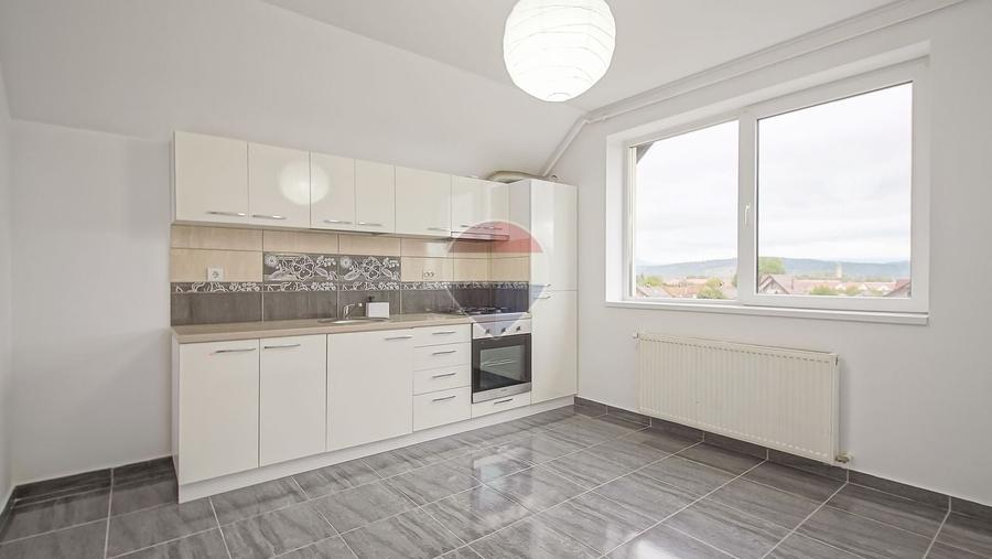 Apartament cu 4 camere decomandat, mobilat în Florilor