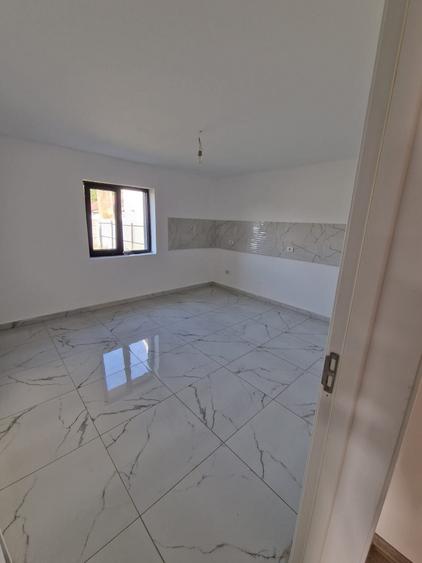 Sanmihaiul Roman - Casa individuala cu 4 camere si bucatarie inchisa - 1