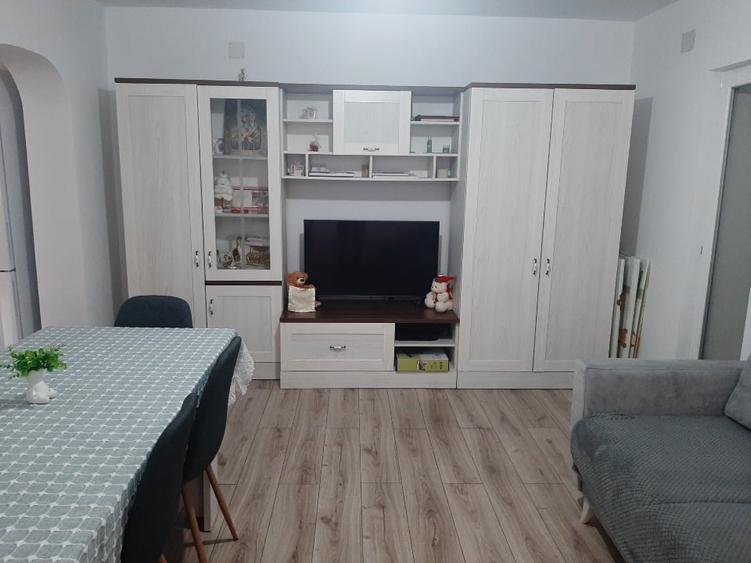 Vând apartament cu 3 camere situat în orașul Cugir - 4