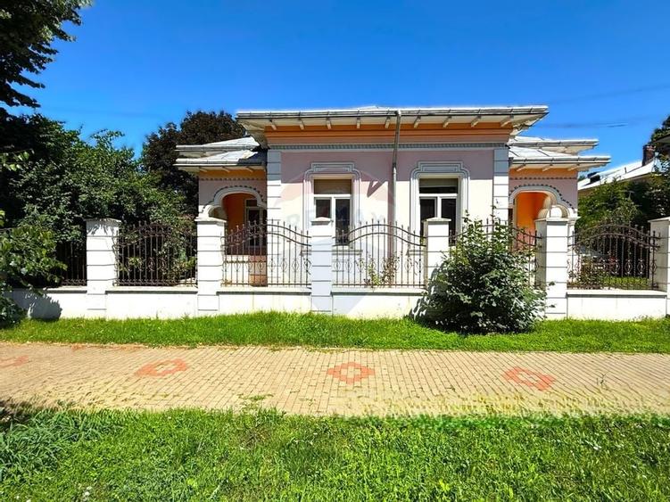 Casa interbelica de vanzare - probabil cea mai frumoasa din Roman - 1