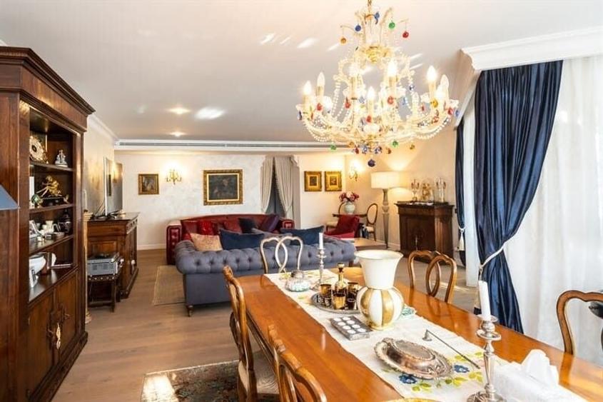 DISPONIBIL IMEDIAT 7 CAMERE, 6 GARAJE -COMPLEX CORTINA RESIDENCE! - 1