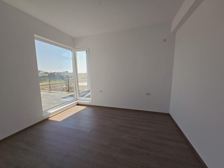 Casa parter 3 camere - 2 bai - apa curenta- incalzire pardoseala- str asfaltata - 6