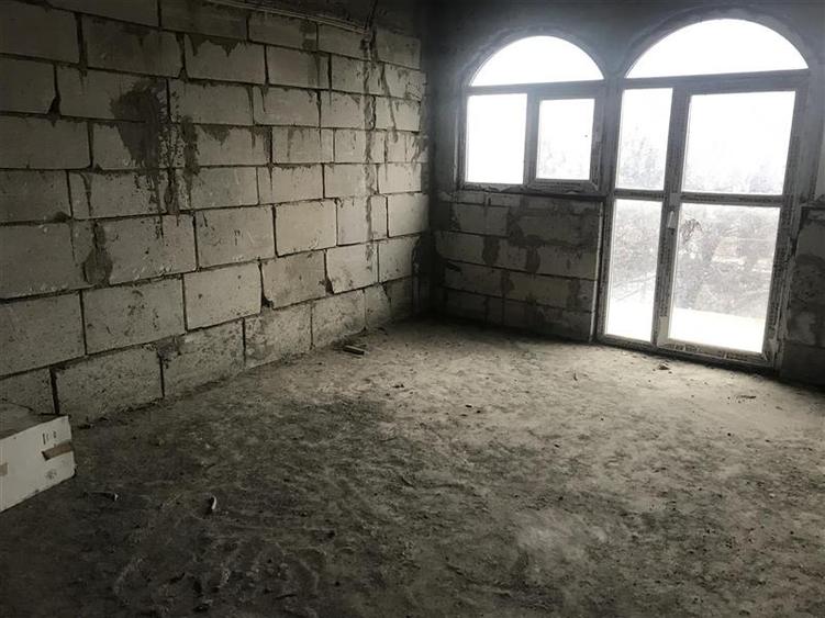 Casa de vanzare in Golesti, parter si etaj , 220 mp construiti , teren 916mp, la - 1