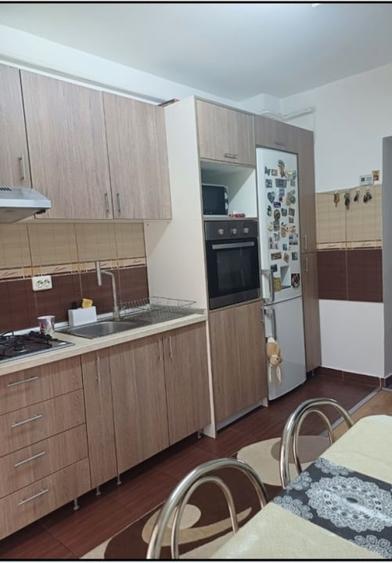 Oportunitate !! De vanzare apartament cu 2 camere si 3 balcoane in zona Eroilor - 2