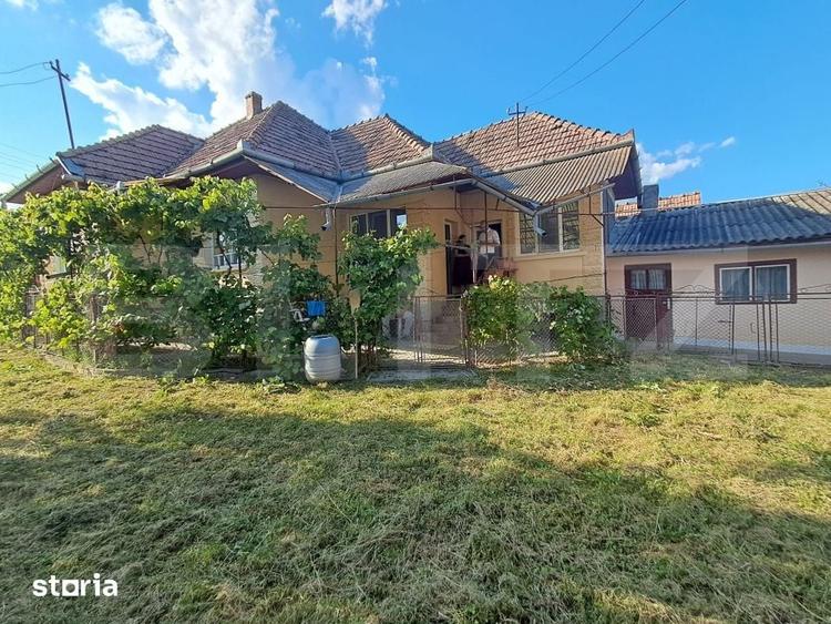 Casă cu 3 camere cu Teren 992 Mp în Criș