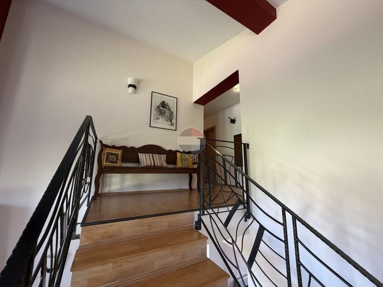 Casă individuală cu 8 camere cu Teren 1947 Mp în Corbeanca