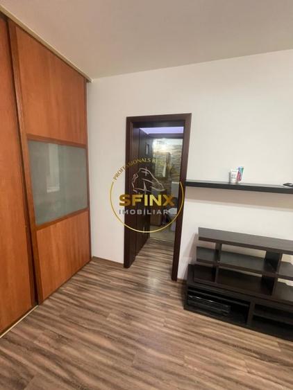 Apartament cu 2 camere semidecomandat, mobilat în P-ța Victoriei