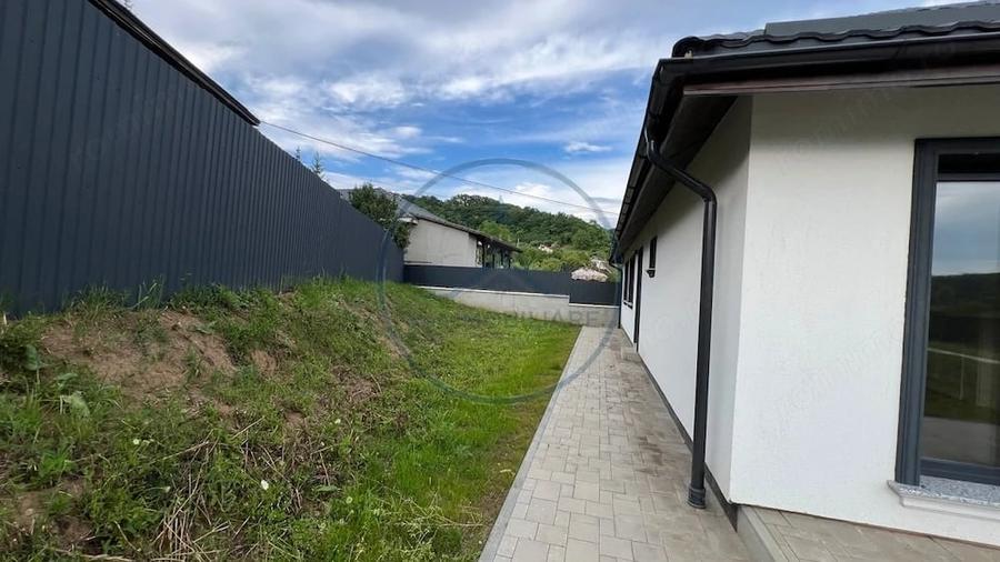 Casă cu 5 camere cu Teren 1000 Mp în Central