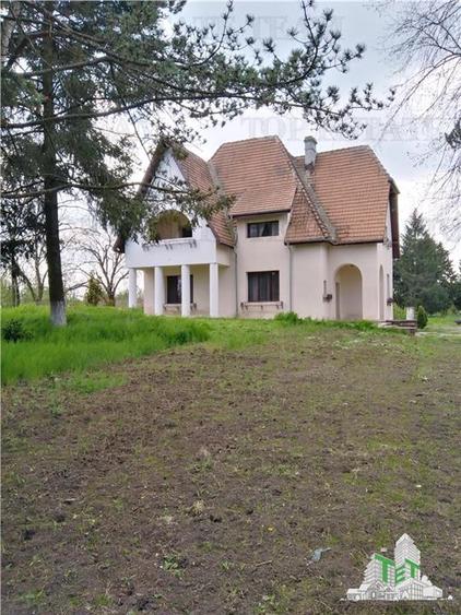 Casă cu 5 camere cu Teren 44100 Mp în Petrăchioaia
