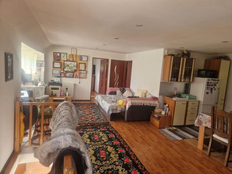 Casă cu 4 camere în Deleni