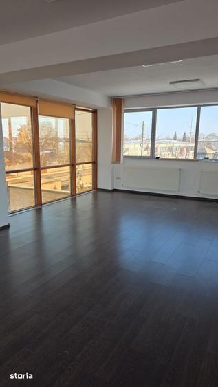 Spațiu comercial, de 900 mp, în Nord