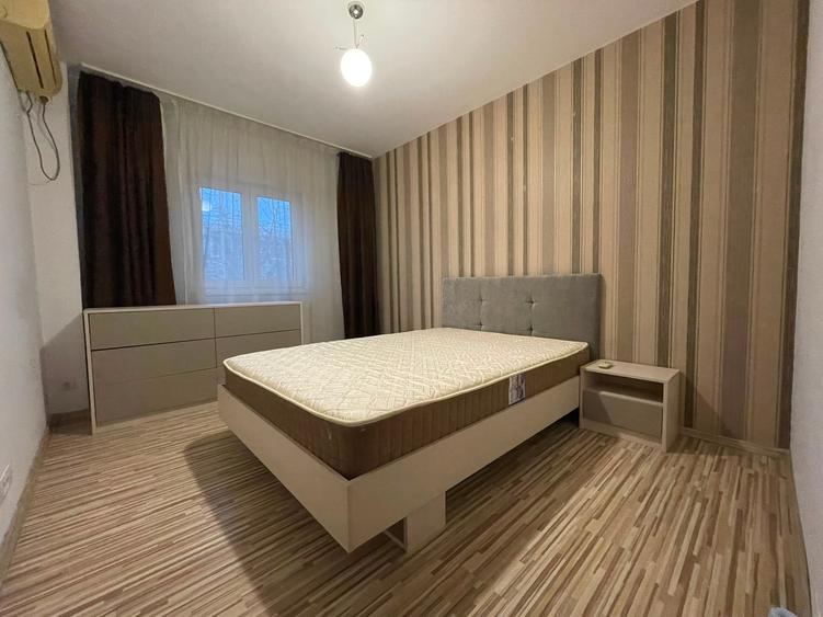 Apartament cu 3 camere semidecomandat în Herăstrău
