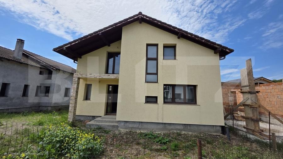 Casă individuală cu 4 camere cu Canalizare în Nord-Vest