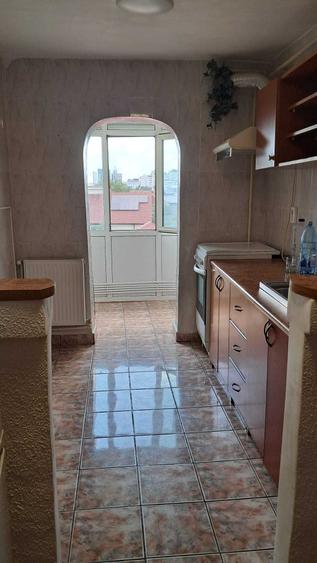 Apartament cu 2 camere decomandat în Broșteni