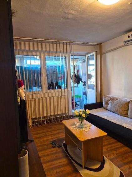 Apartament cu 2 camere semidecomandat, mobilat în Tomis III