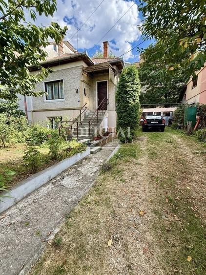 Casă cu 3 camere decomandat cu Canalizare în Central