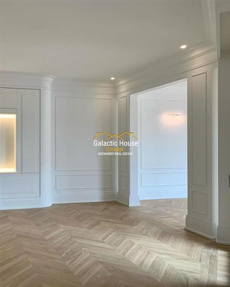 Casă cu 10 camere cu Teren 250 Mp în Romană