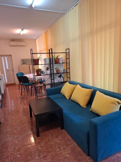 Apartament cu 3 camere semidecomandat, mobilat în Complex Studențesc