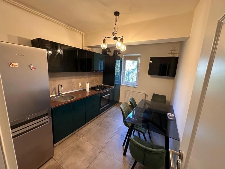 Apartament cu 2 camere semidecomandat, mobilat în Grozăvești