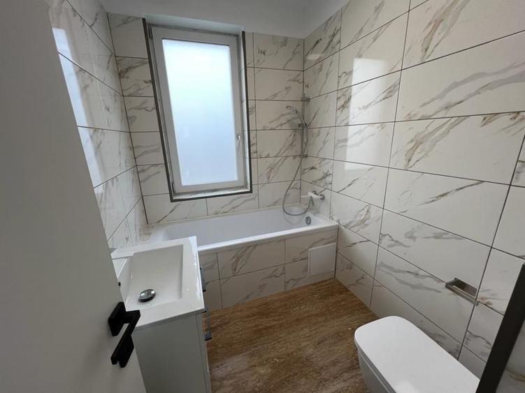 Apartament cu 3 camere decomandat în Est