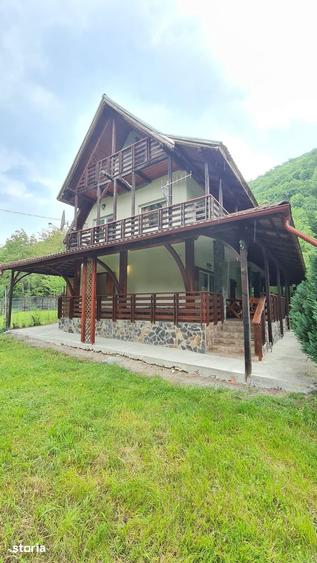 Casă cu 6 camere cu Teren 524 Mp în Boița