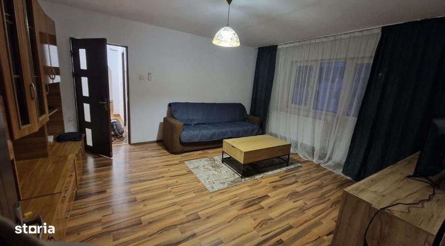 Apartament cu 3 camere semidecomandat în Central