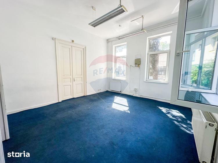 Spatiu comercial | doua cladiri, curte proprie | 300 mp | - 8