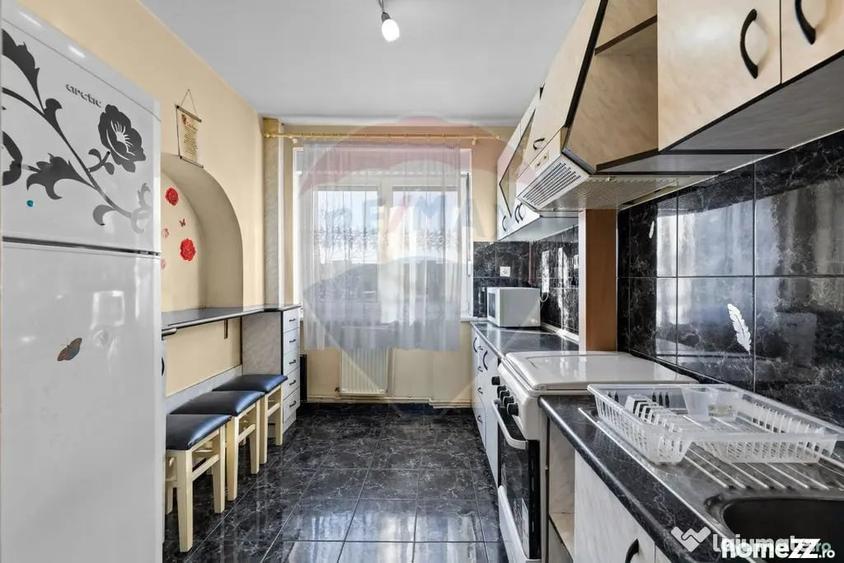 Apartament cu 3 camere semidecomandat în Podgoria