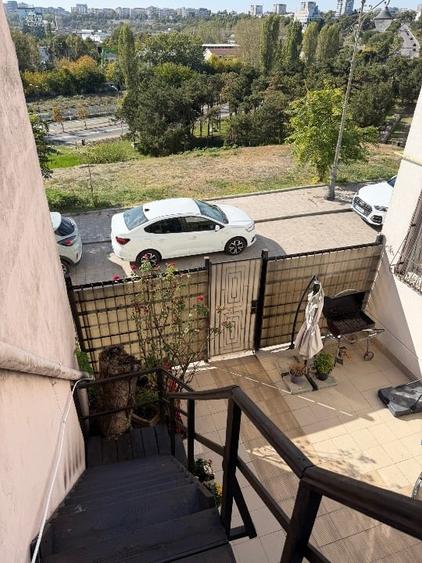Apartament cu 5 camere decomandat în Peninsula