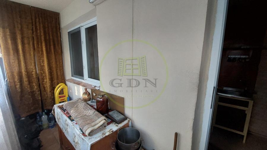 Apartament cu 2 camere semidecomandat, mobilat în Craiovița Nouă