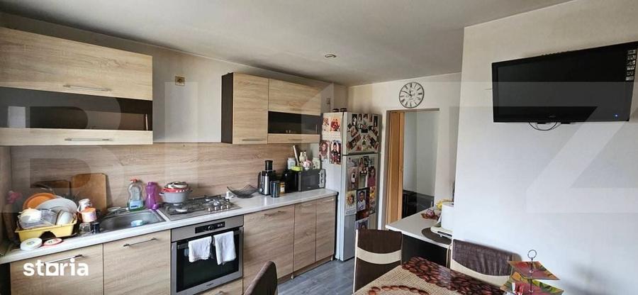 Apartament cu 3 camere semidecomandat în Ozun