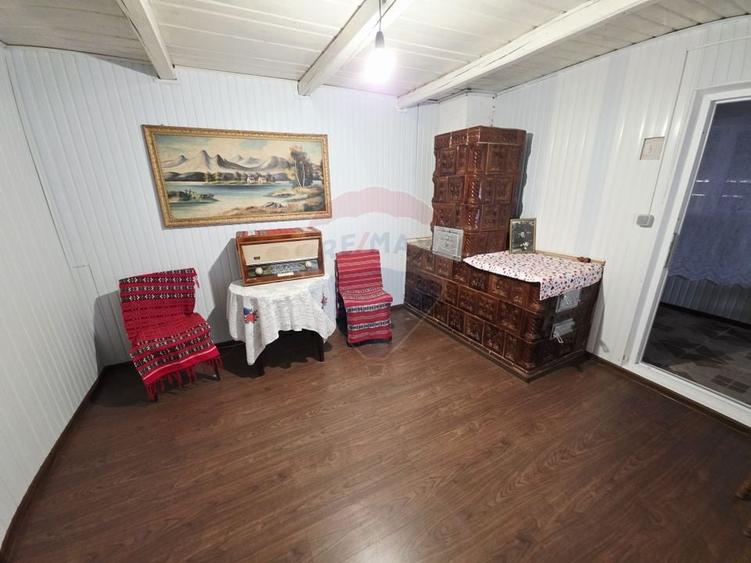 Casă individuală cu 4 camere cu Teren 1677 Mp în Slobozia (Roznov)