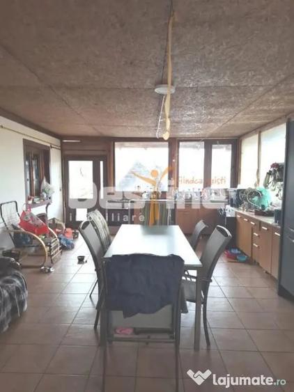 Casă cu 6 camere cu Teren 1521 Mp în Poiana