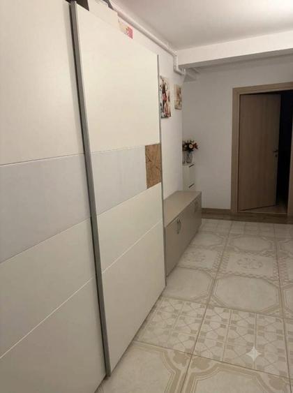 Apartament cu 3 camere semidecomandat în Giulești