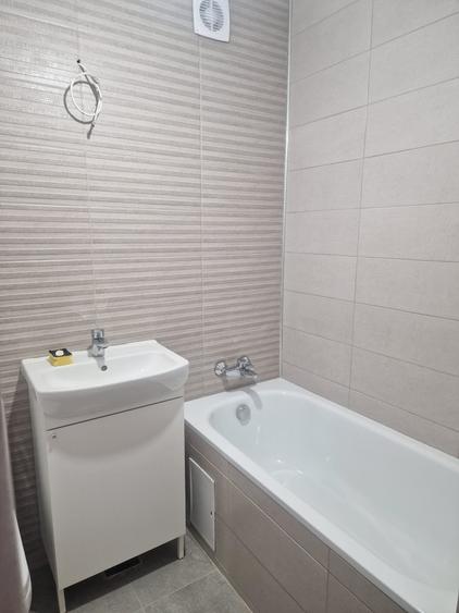 Brancoveanu - Apartament 3 camere - 2 gr sanitare - et 1 -  renovat - decomandat - 4