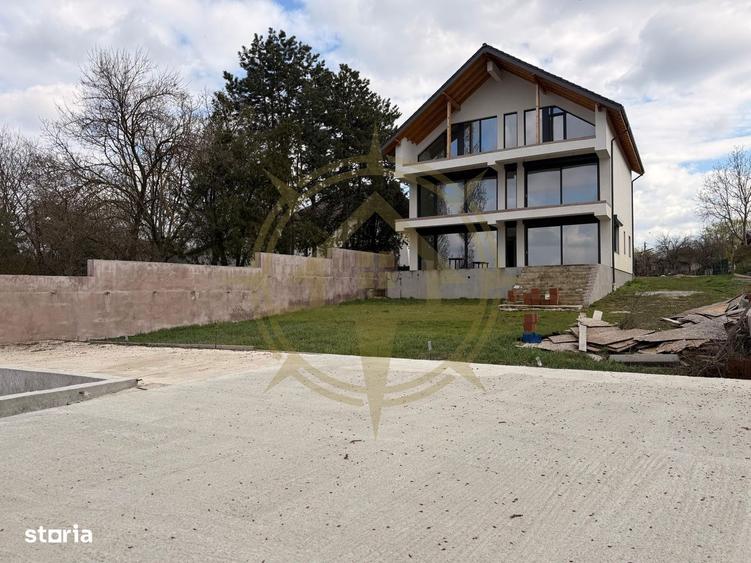 Dom00448 - vila cu piscina infinity si iesire la lacul snagov - 1