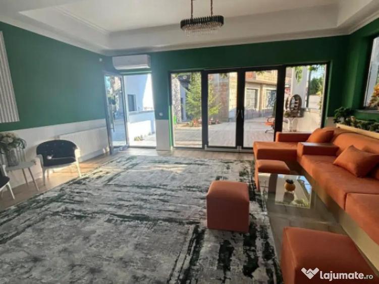 3 imobile distincte pozi?ionate intr-o curte cu teren de 7 - 7