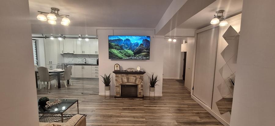 Vanzare apartament  3 camere,vedere către Coloana Infinit, 168000 € - 1