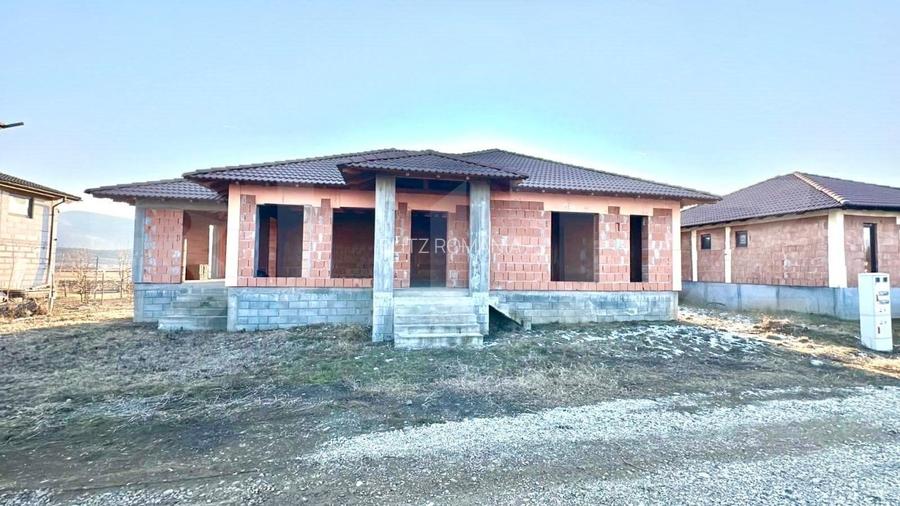 Casa la rosu, 4 camere, 105 mp utili, 500 mp teren,zona Sard